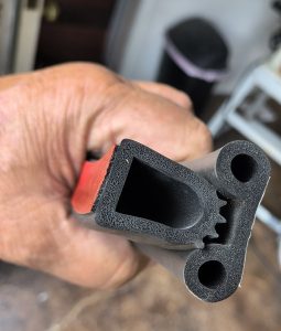 Tailgate Seal + D-shaped Extrusion